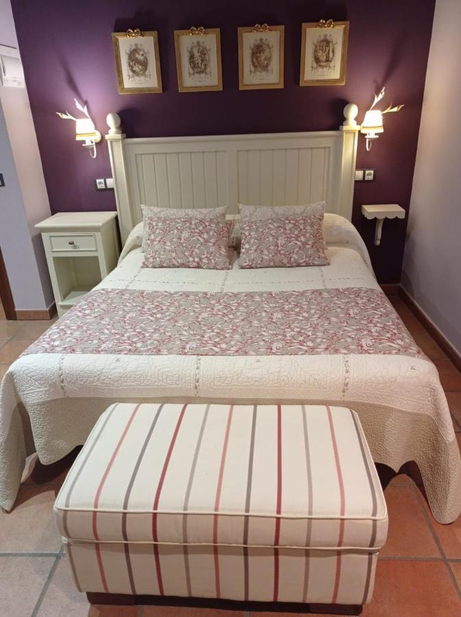 El Cuartel De Lugueros Hotel Eksteriør billede