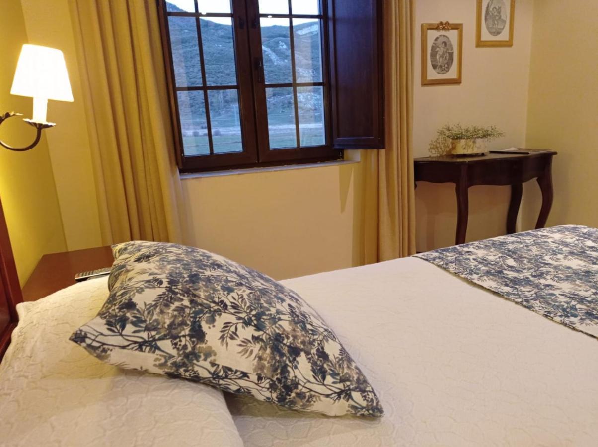 El Cuartel De Lugueros Hotel Eksteriør billede