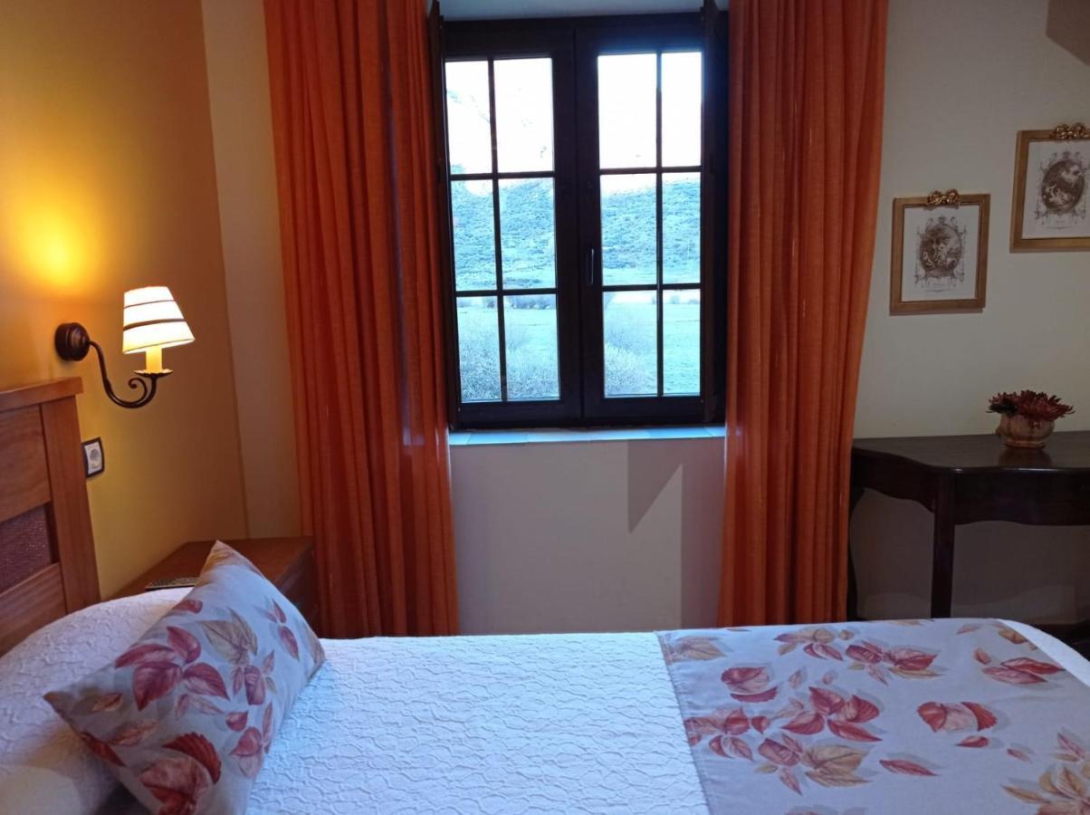 El Cuartel De Lugueros Hotel Eksteriør billede