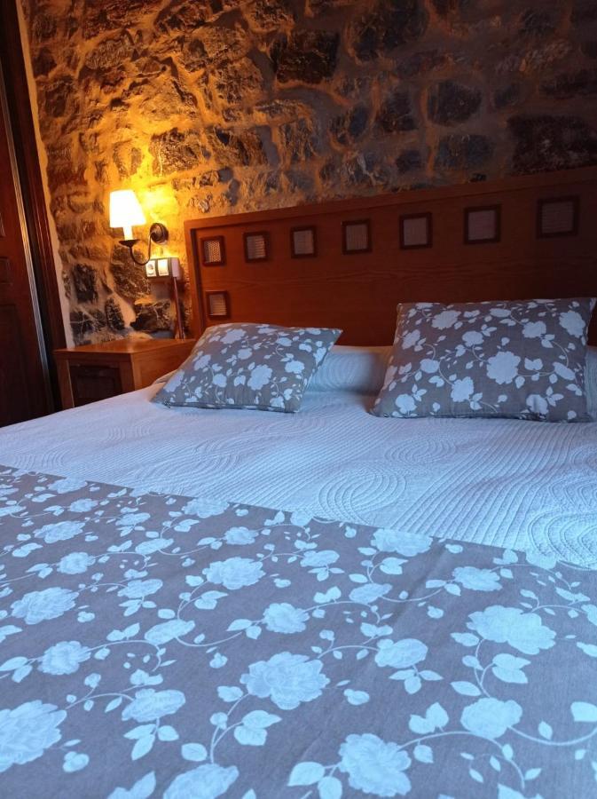El Cuartel De Lugueros Hotel Eksteriør billede