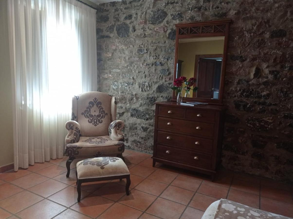 El Cuartel De Lugueros Hotel Eksteriør billede